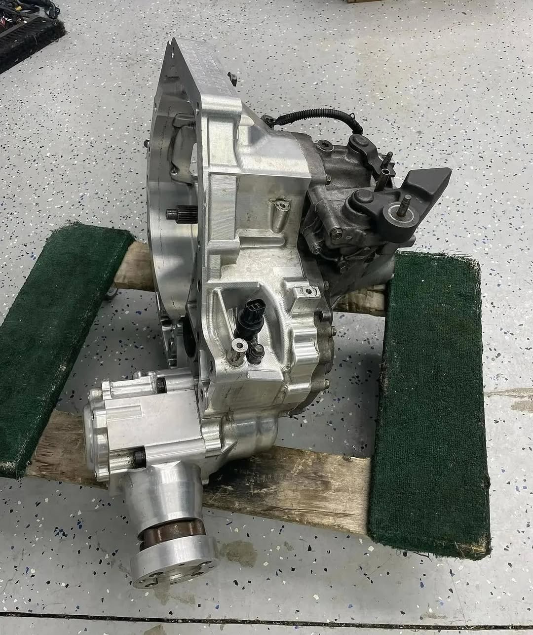 3f20bd8e-4e68-48b3-9958-82f857054ce9.jpeg B series AWD GRAF Dogbox(transmission) - Image 1