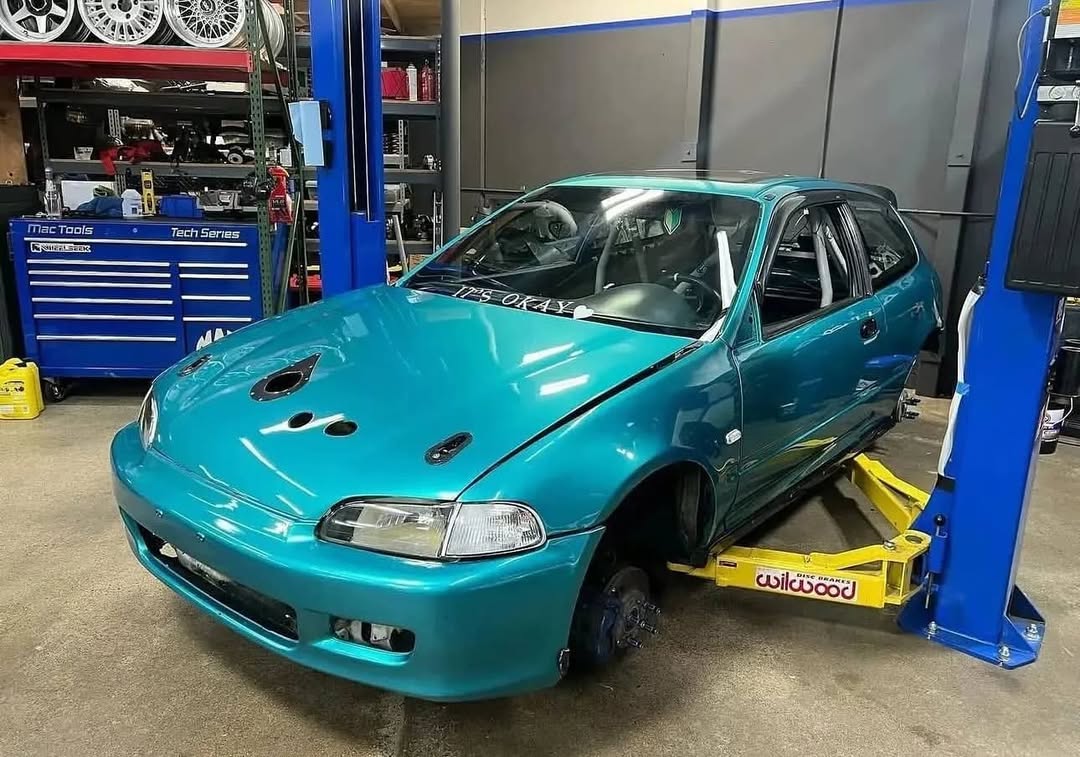 42d4a329-9aed-493b-badd-c02b6eecfb2b.jpeg 1994 Civic Si rolling shell. Recently painted w/ goodies - Image 1