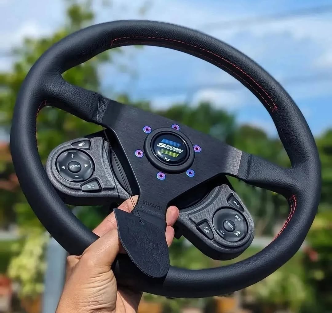 49d8217a-02f5-4110-8719-19bda5fc837e-1.jpeg Spoon sports Monte Carlo (MOMO) Steering wheel. - Image 1