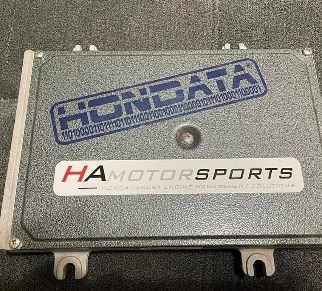 7dada9c9-2206-499c-afb1-ae3a77a721b4.jpeg Hondata S300 With Vtec Obd1 Ecu - Image 1