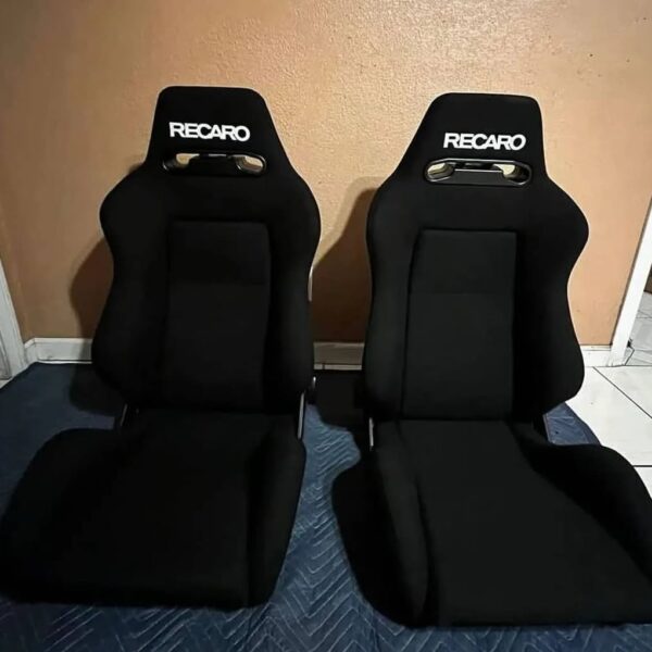 black pair of recap sr3 recap seats