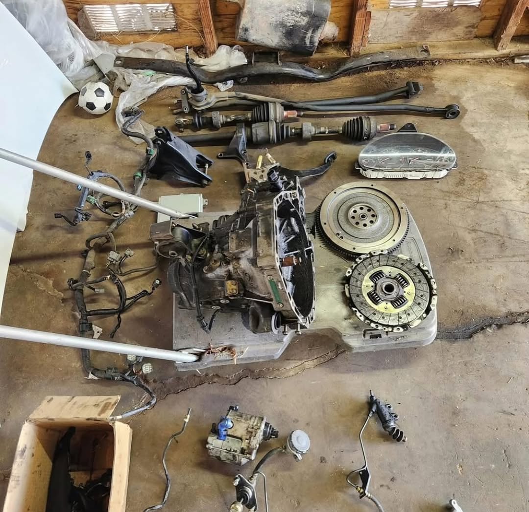 a274ca5c-6911-49ca-8713-eab9ed7bbd04.jpeg B18 b series conversion out of a 2000 acura integra 850 - Image 1