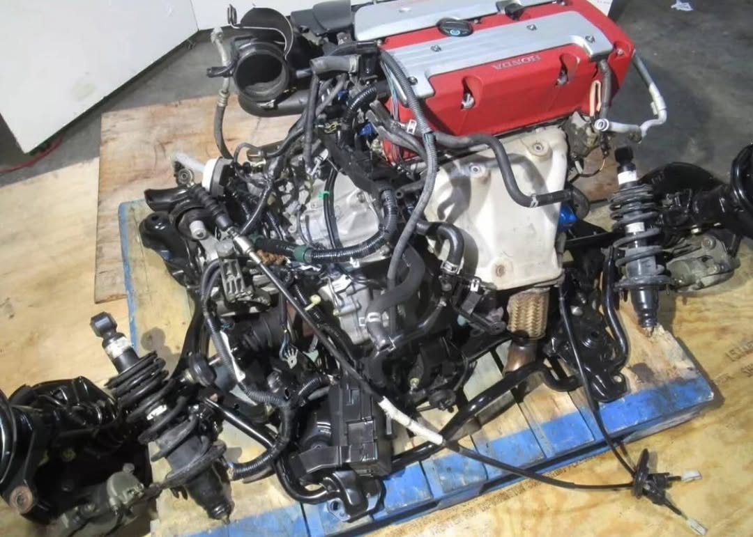 a8ba703f-635f-4f2d-89c2-065e37d7e2f0.jpeg JDM Honda Civic EP3 Type R K20a Engine & 6 speed Transmission LSD. 43k Miles - Image 1