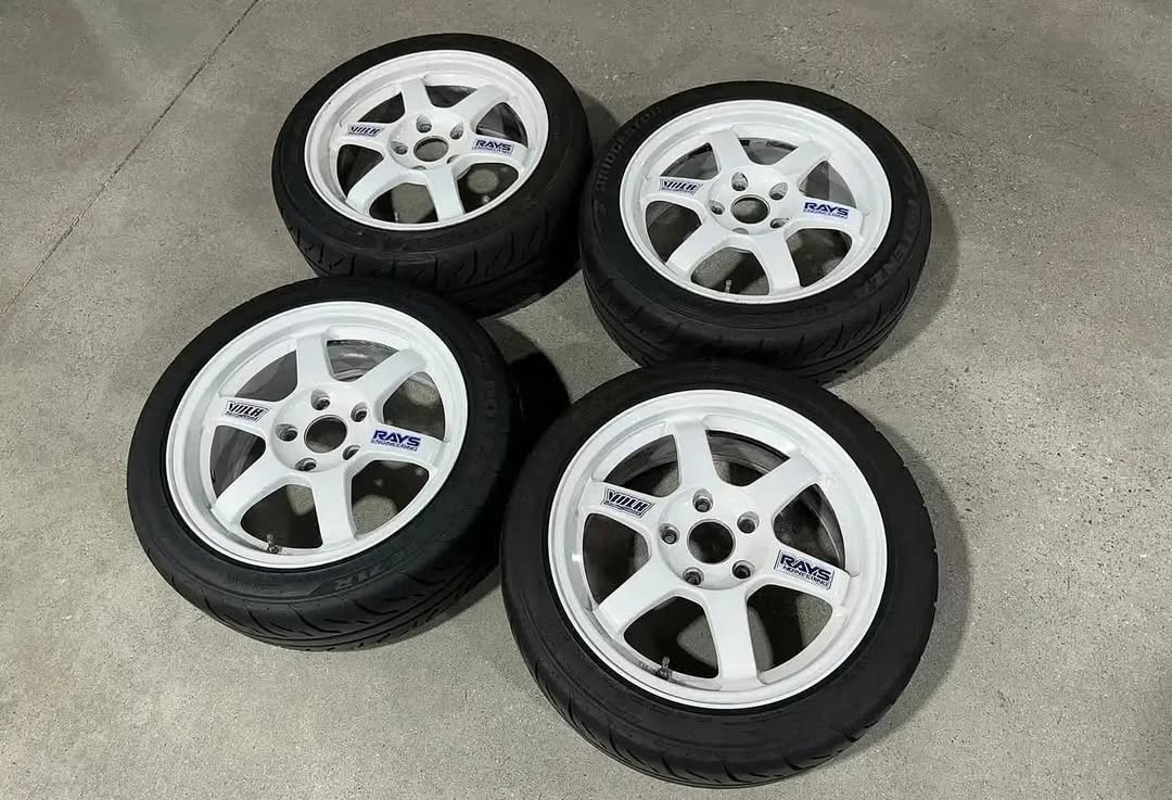 d026bae8-161e-479d-9bfb-15b1c867a971-1.jpeg Volk TE37 OG 16x7 +42 5x114.3 lug pattern - Image 1