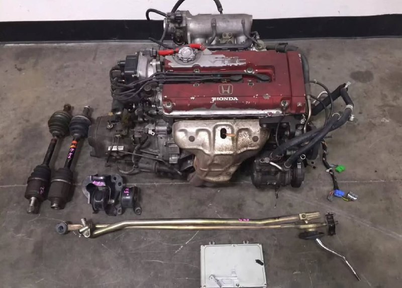 d52db121-f6ef-4301-b93c-88e89be2adf4.jpeg JDM Honda CTR B16B Engine With LSD 5 SPEED Transmission 96-97 - Image 1