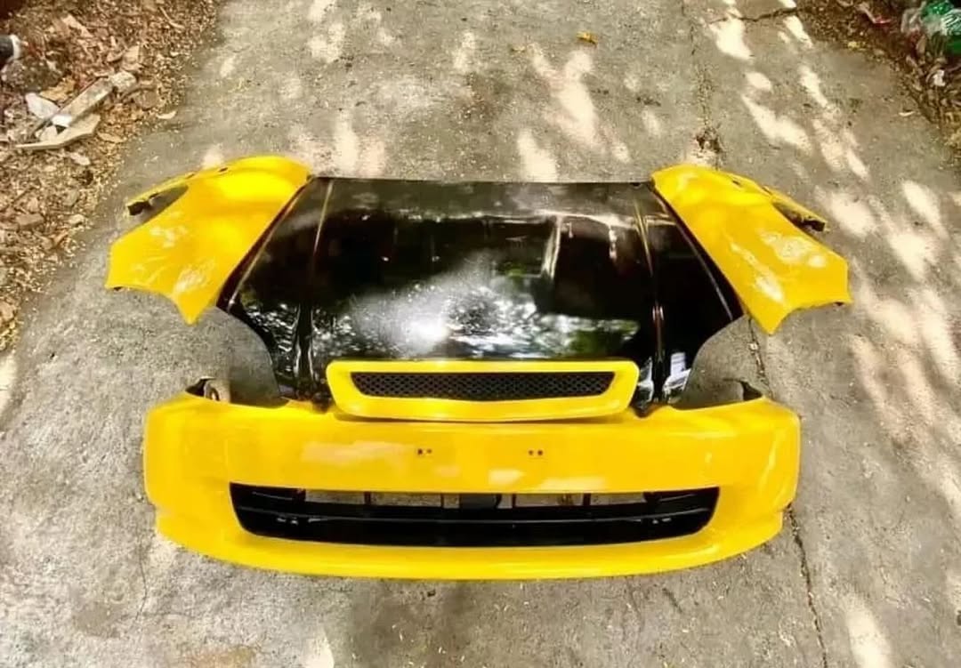 f197c89a-0aaa-4946-b7a6-91785a8dfa1c-1.jpeg Honda civic ek 96-98 OEM front end. - Image 1