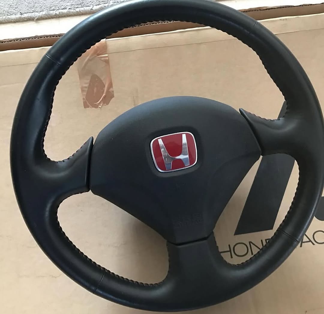 08f1cf48-cdaf-4206-ad4e-12a743196aae.jpg Honda Civic type r ep oem steering wheel mint - Image 1