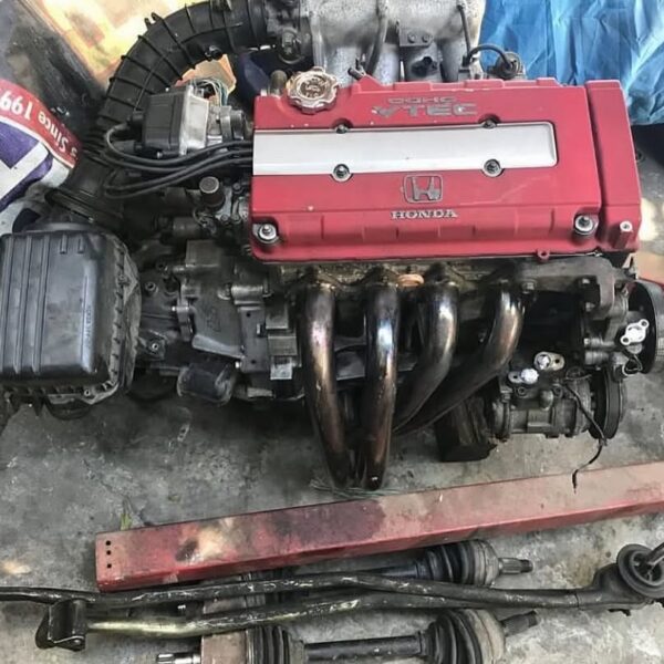 B18C type R engine assembly. 97 spec.