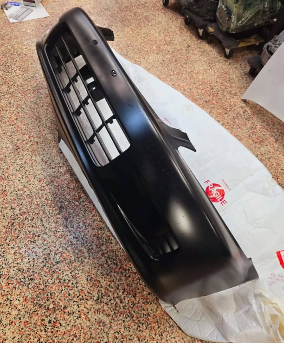 0d816d19-2785-4f0c-8903-5862fe575283.jpeg 99-00 EK9 OEM CTR FRONT BUMPER (Brand new 99-00) Ek9 oem ctr front bumper - Image 1