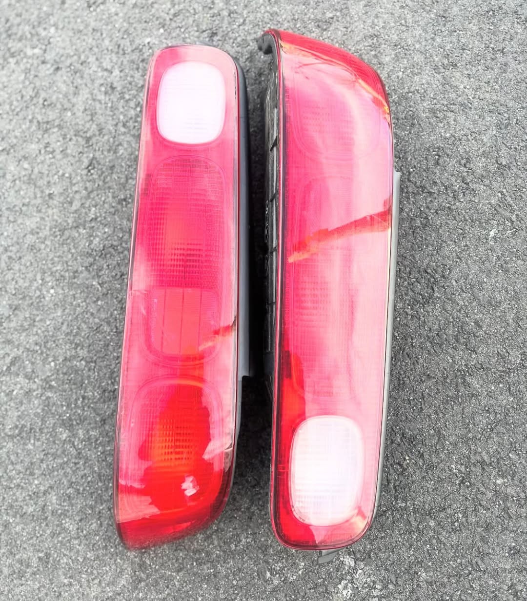 1192ba73-8f81-49b1-815d-5aa733c36927.jpeg 98-01 Integra taillights OEM - Image 1