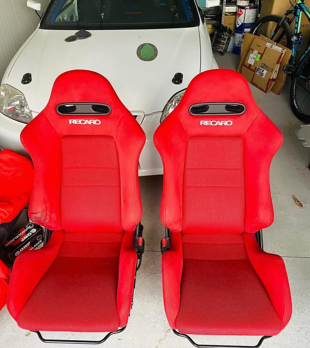 27a1eeb1-191a-4b39-8ce9-6756ab4bb072.jpg Recaro SR-4 honda integra dc5 With rails - Image 1