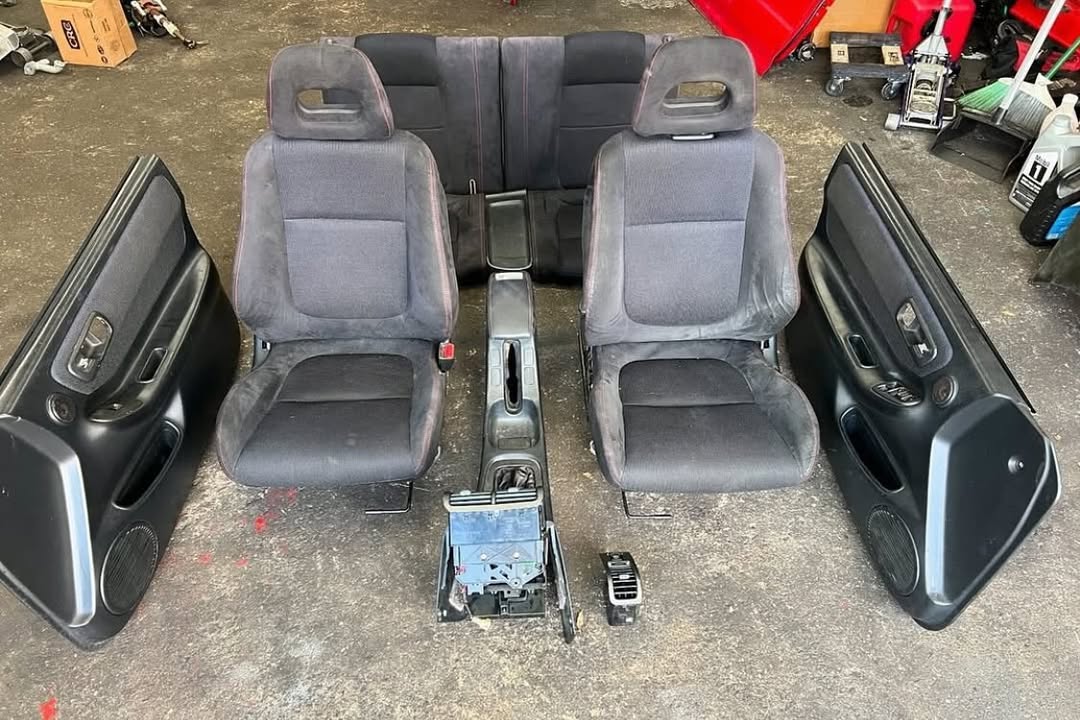 2a3743df-1796-4b3e-a5be-75a2ad1f0f95.jpeg Integra 2dr type r interior - Image 1