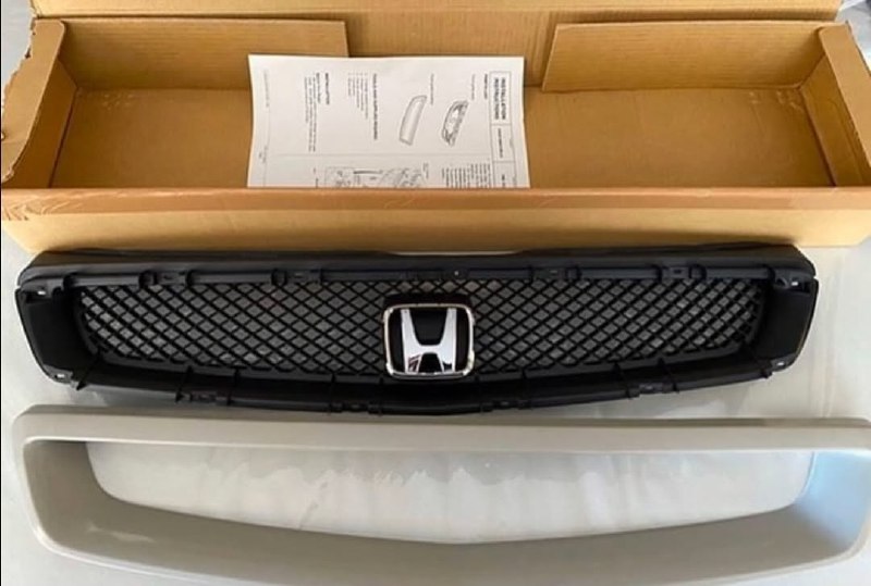 30901446-5e5d-45ec-96c3-ffc0f93aa5e3.jpeg ront EM1/Ctr front grill and badge - Image 1