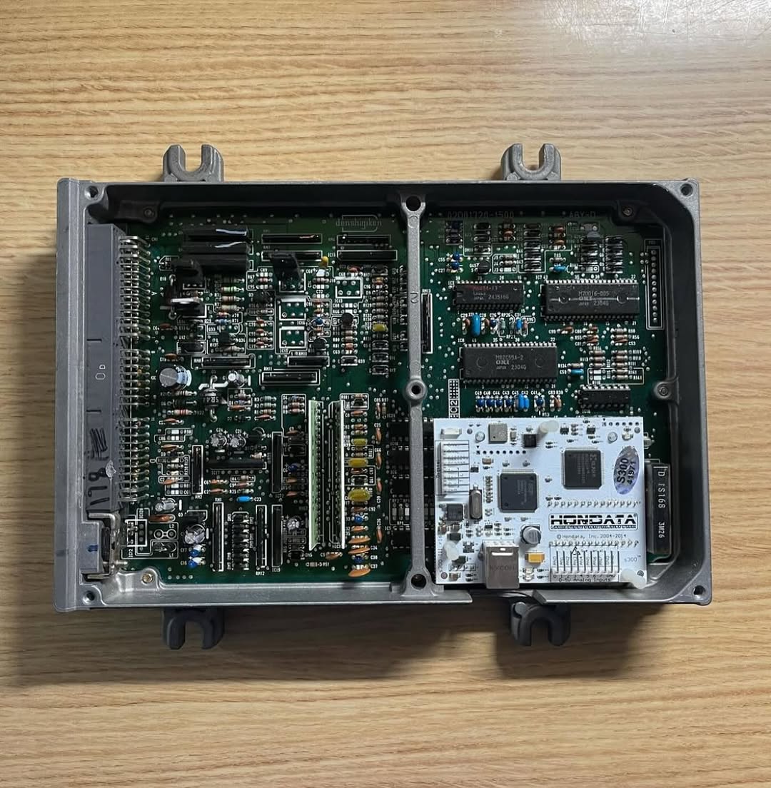 3fa26644-5de8-43ae-a7e0-52f390e6813e.jpeg Hondata s300v3 Boost by gear P28 - Image 1