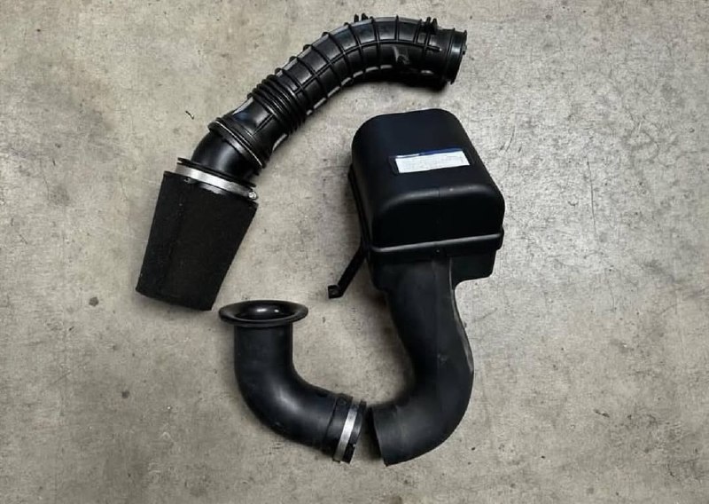 44c8785f-bfaa-4014-b04d-97bd0a7140c3.jpeg Comptech icebox carb cool intake Complete with air filter and ITR intake arm - Image 1