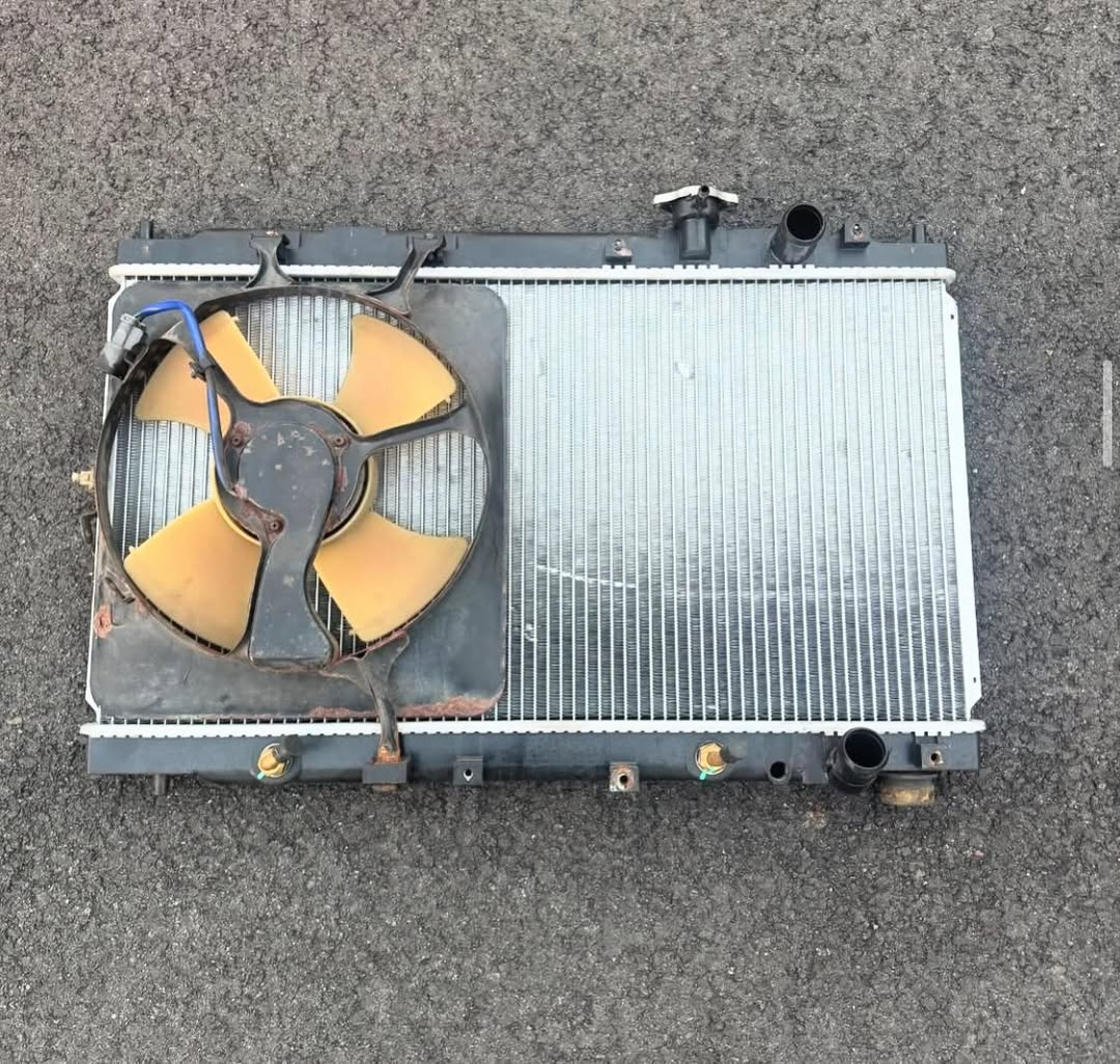 4d71ec8f-3411-45b5-b807-07adf8e2a093.jpeg 94-01 Integra radiator w/ fan Aftermarket - Image 1