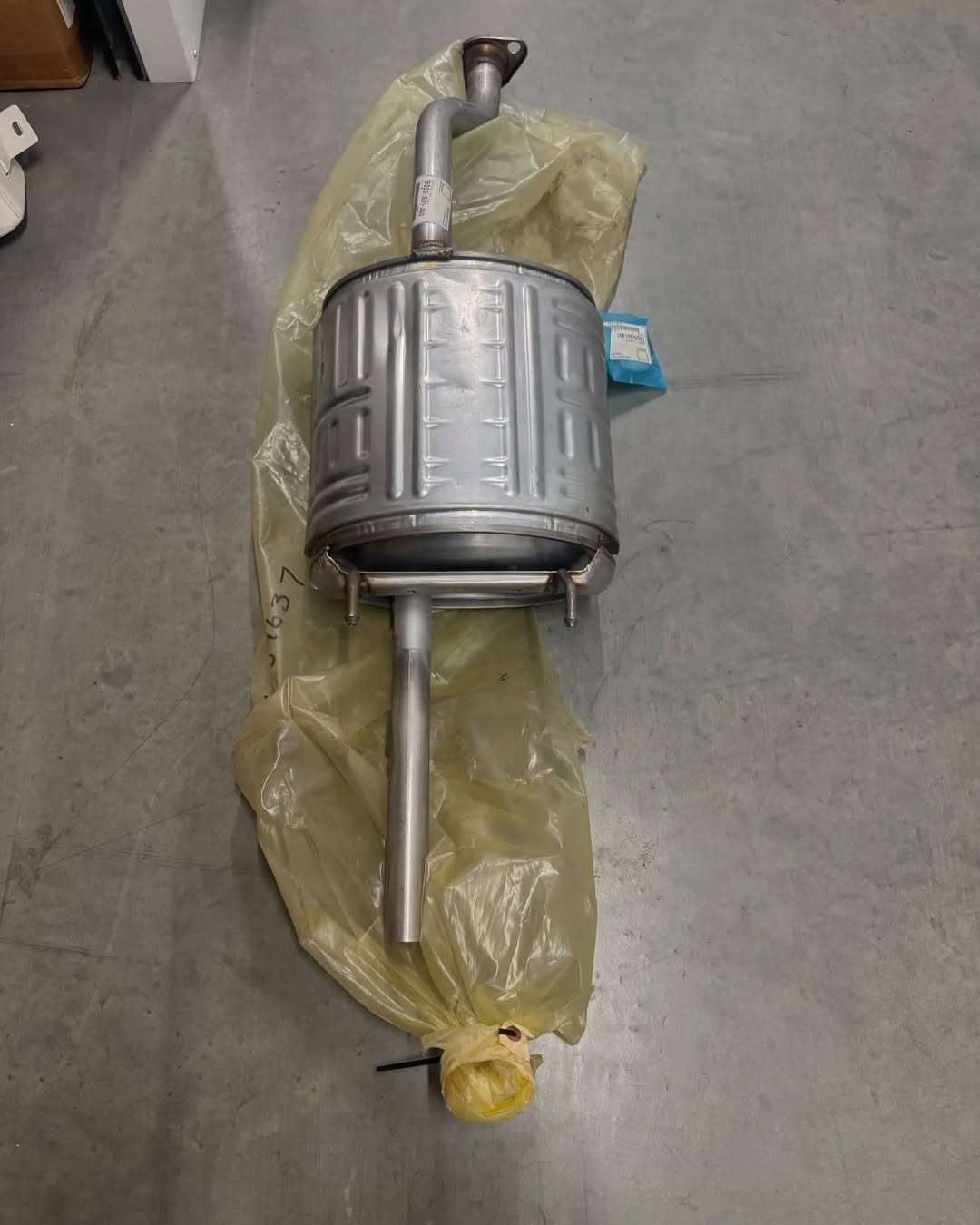 5215195749367803672.jpg 96-00 Civic EK9 OEM Muffler. - Image 1