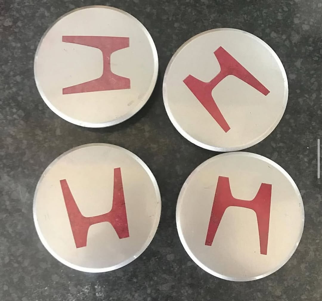 5d88b36f-1b99-468e-8cb3-7c5cd3f058ba.jpg Rare retro lightweight Mint tels the original te37,inc brand new centre caps - Image 1