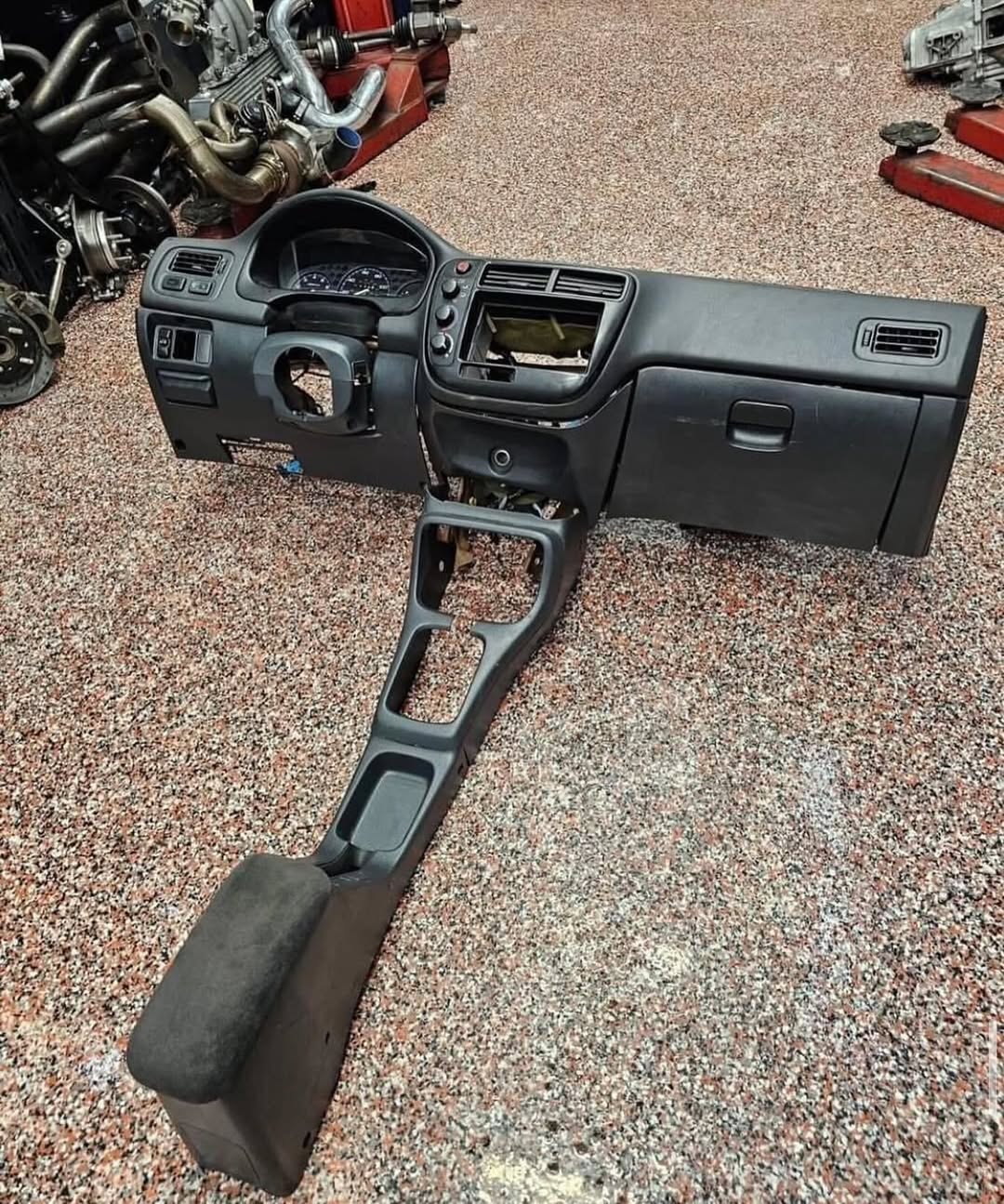 5dd9ffbd-967d-4753-86db-d792a546096e.jpeg EK COMPLETE DASHBOARD!!!! Ek 99-00 complete interior dash Ek - Image 1