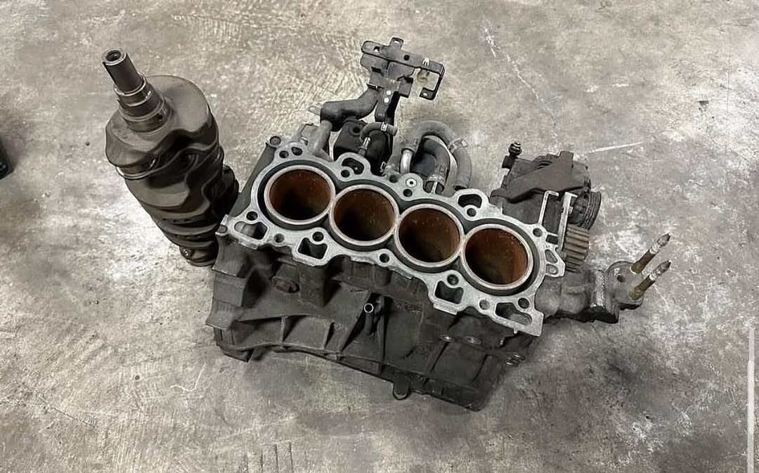 6d4669d0-9950-4dd2-87de-62755b3c356f.jpeg Integra B18c5 Type R Engine B18c5 Type R Bare Block - Image 1