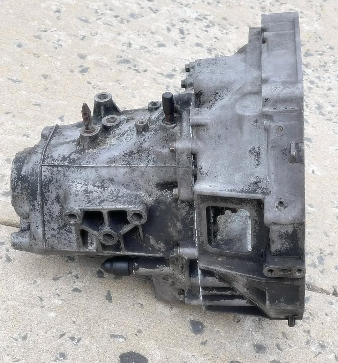 6f0bf98b-0ff8-4fd5-ae5c-6d1d0bee27fc.jpeg B16 transmission Refreshed and new synchros - Image 1