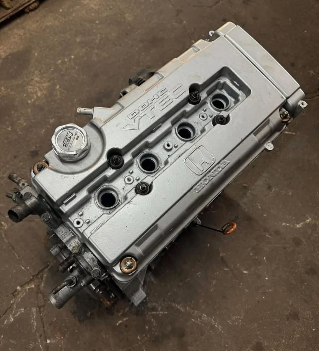 8171dac5-b0cb-4295-ab2b-2620f9b9c70c.jpeg B18c1 GSR long block Skunk2 springs and retainers - Image 1