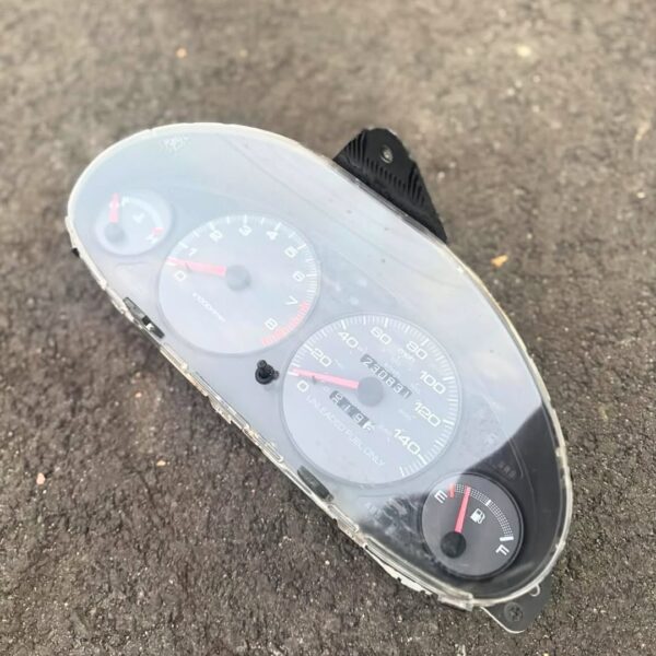 94-01 Integra cluster Comes with bezel
