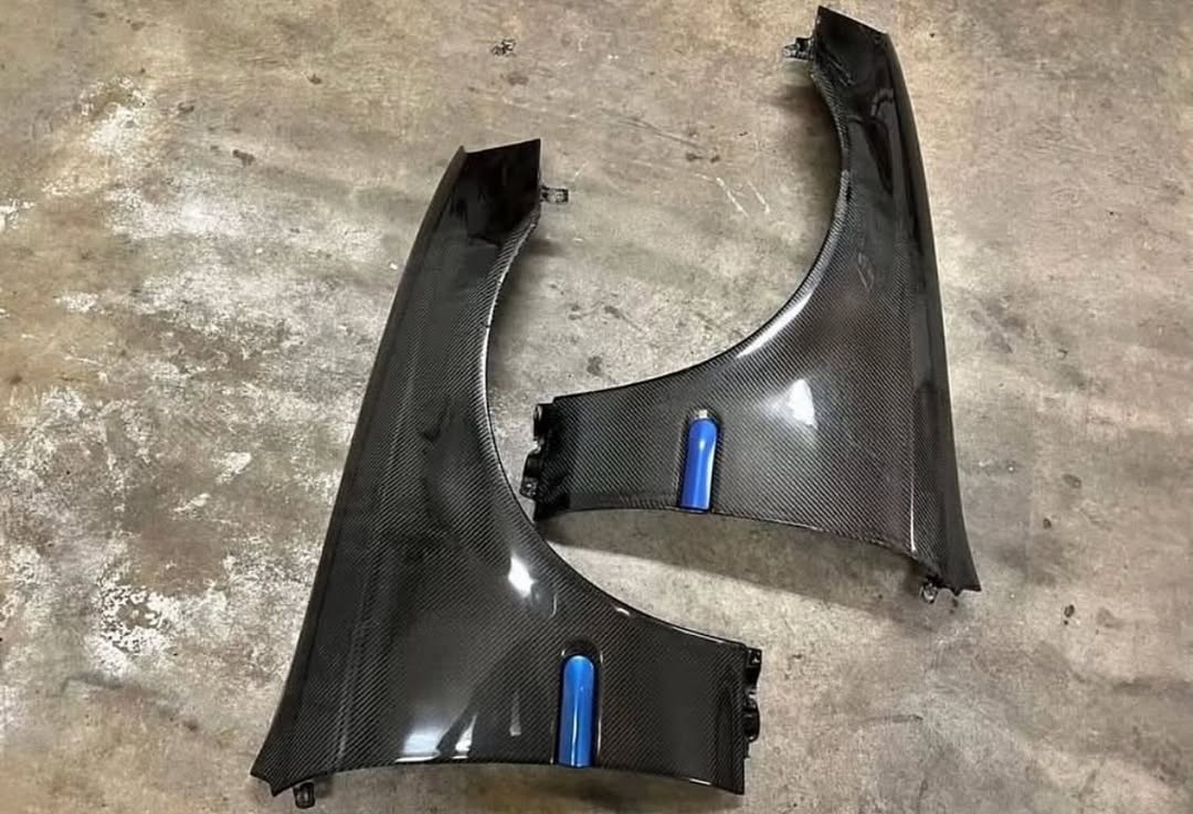 893ef2dc-28dd-49ed-a76f-b30deb3baf79.jpeg 99-00 Honda Civic EK Seibon Carbon Fiber Fenders - Image 1