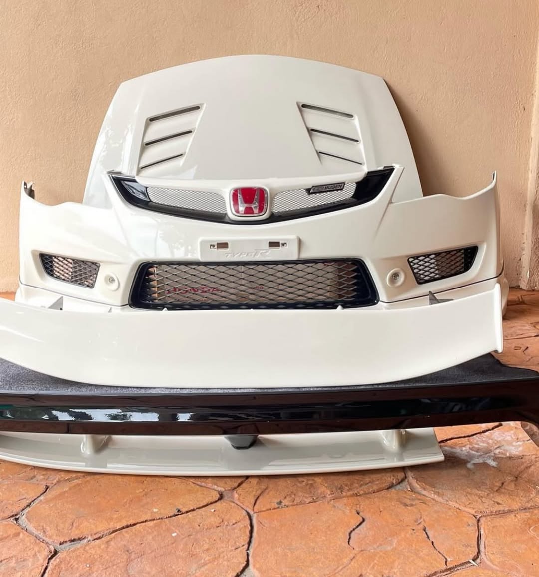 9285ccb2-cf28-4d87-a9e2-8f733fc3f3a1.jpeg Used Mugen Aero Parts Complete with honda access beam light & front bumper. - Image 1