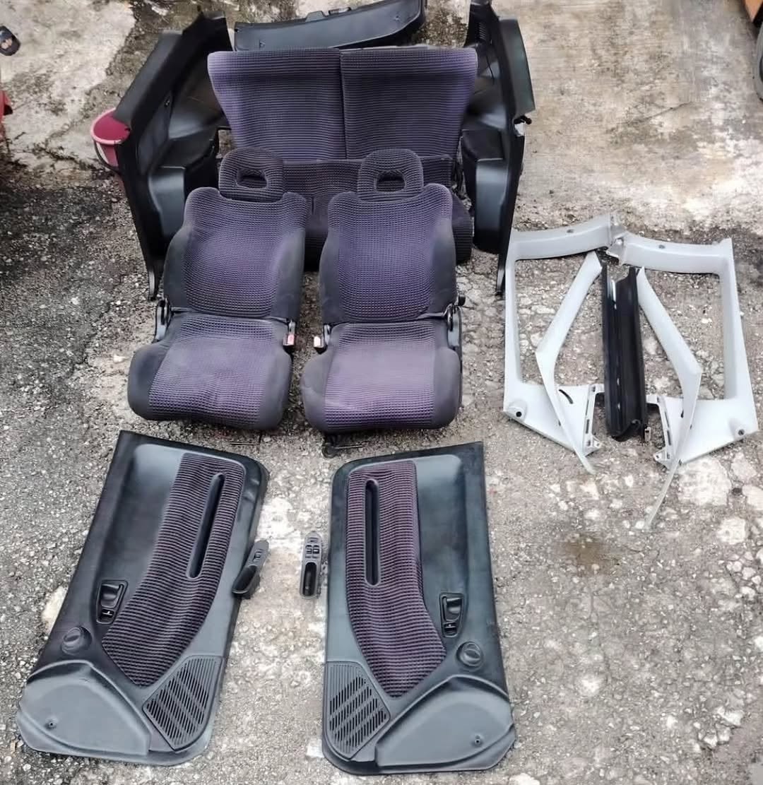 9c88a0b9-d14d-4077-a905-227f46a9a328.jpeg Interior set eg6 spec 94..condtion halfcut japan. - Image 1