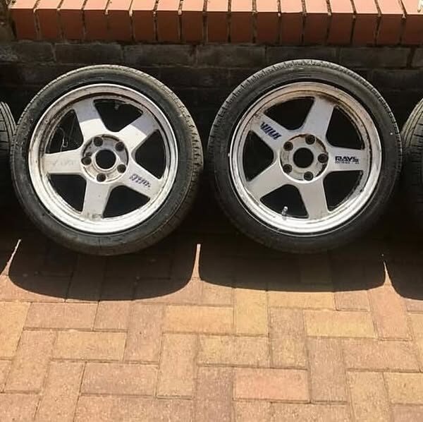 Rare retro lightweight Mint tels the original te37,inc brand new centre caps.