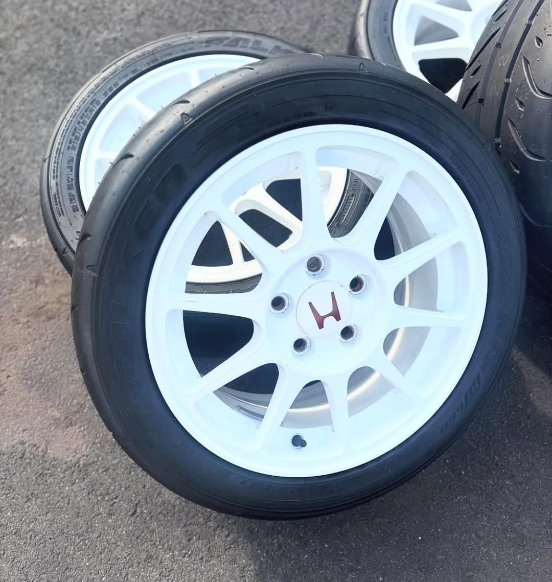 a2334e91-c657-4082-b2d6-c916a8766b88.jpeg Integra Type-R OEM wheels 5x114.3 - 215/45/16 - Image 1