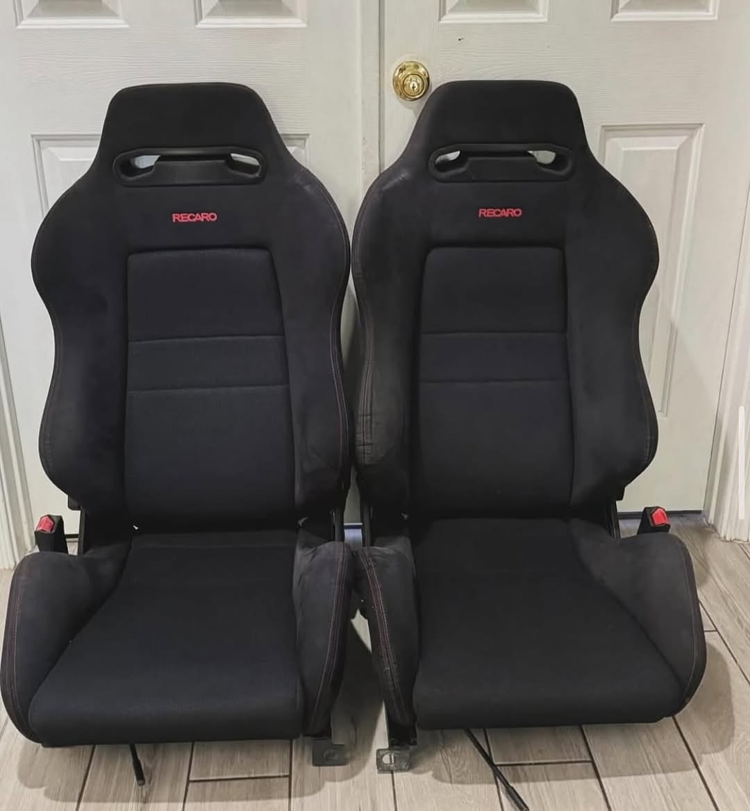 a9c3880b-752d-4ca2-a439-64c95c755c50.jpeg Integra Type R Recaro SRD (Black Red Stitch) - Image 1