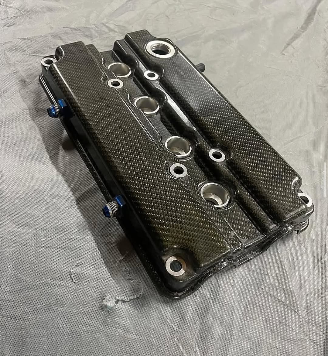 aacfc0b3-db0e-40ac-8297-de920556a001.jpeg arbon fiber B-series valve cover VTEC head only - Image 1