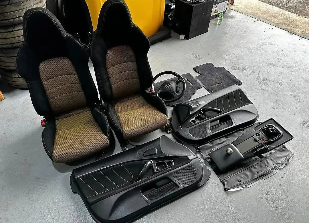 b7e9b49a-6adf-459c-b065-4456d8bd18fd.jpeg Complete Honda S2000 Club Racer (CR) Interior - Image 1