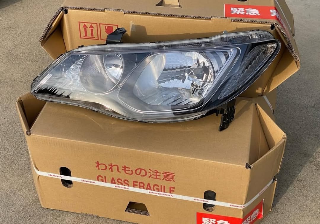 c840d9b5-dd04-4f9f-9de3-65d3399e225a.jpeg FD2 TYPE R brand new genuine headlights - Image 1