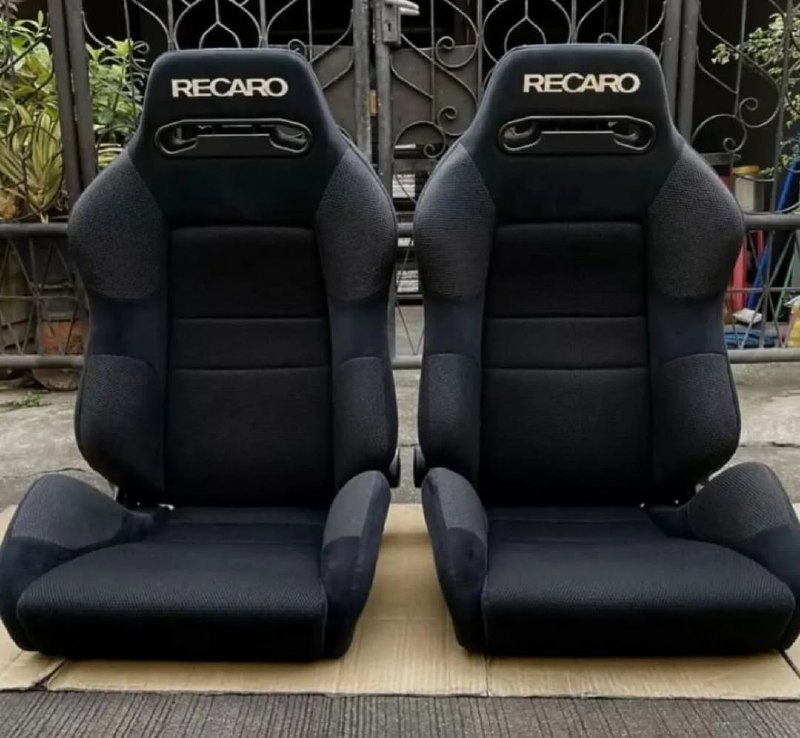 d3f3cd86-e467-4eca-a750-0052a6f842e3.jpeg ecaro SR3 challenger black seats - Image 1