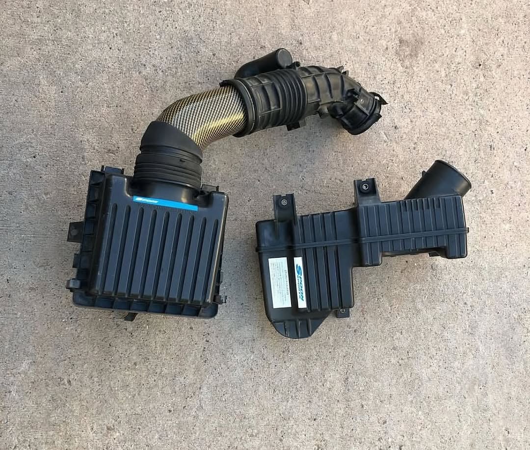 dc637eb6-89c6-4c31-8b96-73a01c8c7b49.jpeg OEM Ek9 Intake with spoon elbow - Image 1