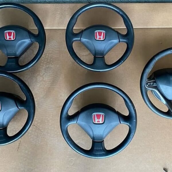 Dc5 momo steering wheel in perfect condition