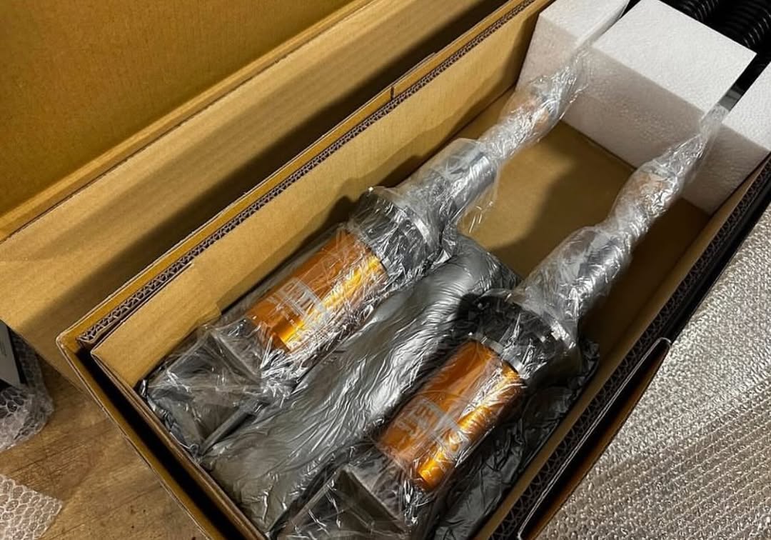 e3e05e10-1d7b-433a-a8f9-31388e841d81.jpeg Brand new AP1/AP2 Ohlins DFV track coilovers - Image 1