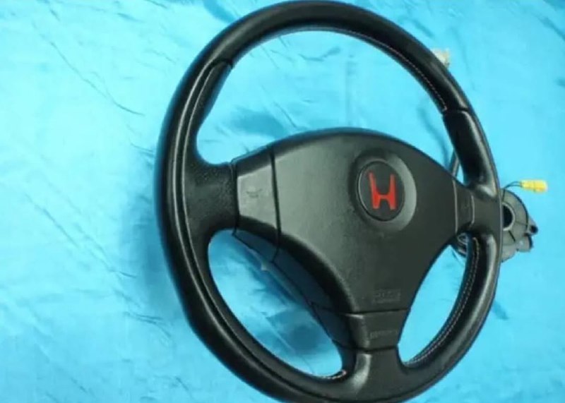 eebef0be-7077-49eb-80da-a8d944e7eb83.jpeg Honda civic Type-R EK9 momo steering wheel - Image 1