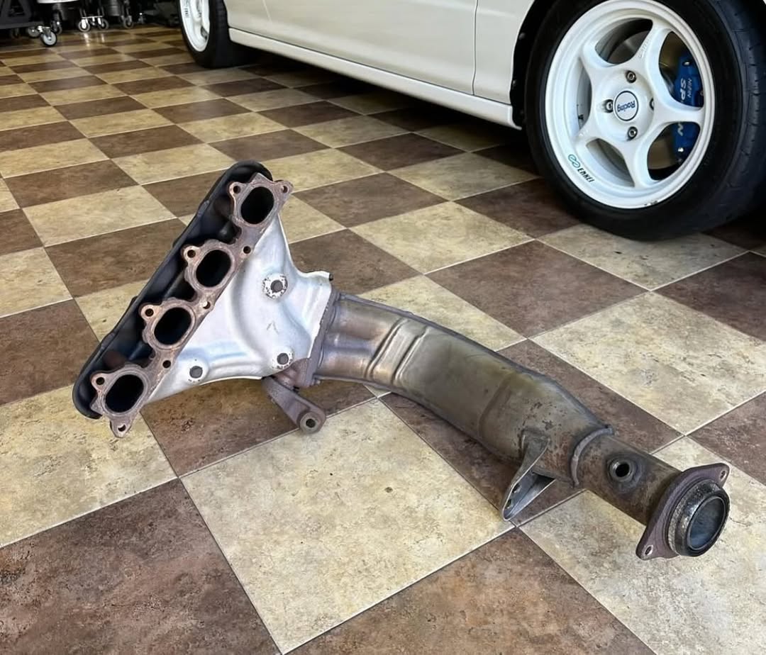 f0a3b959-6e00-4bf8-8826-76658f7e4c10.jpeg OEM Honda exhaust for JDM 96’ spec de2 Type R. - Image 1