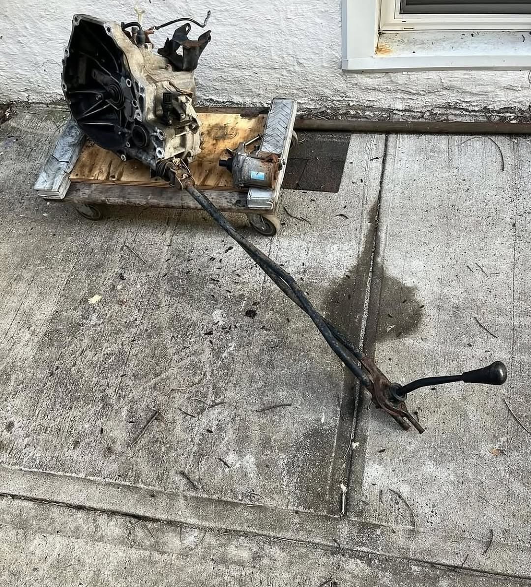 f1bdee0c-0a80-466d-a0e7-e2eb2cb7bafb.jpeg D167 Manual 5speed Transmission S40 - Image 1