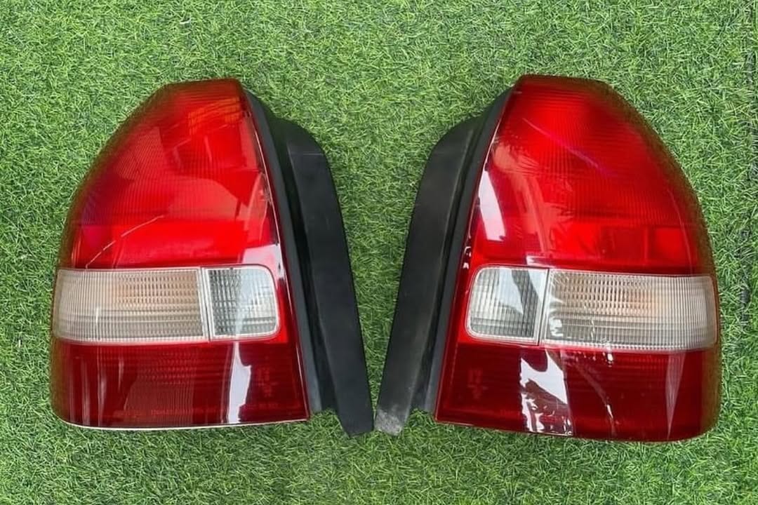fa0245b0-6e8f-4db0-85bf-855336d98033.jpeg JDM CTR taillights for Honda Civic Ek9 99-00 Used - Image 1