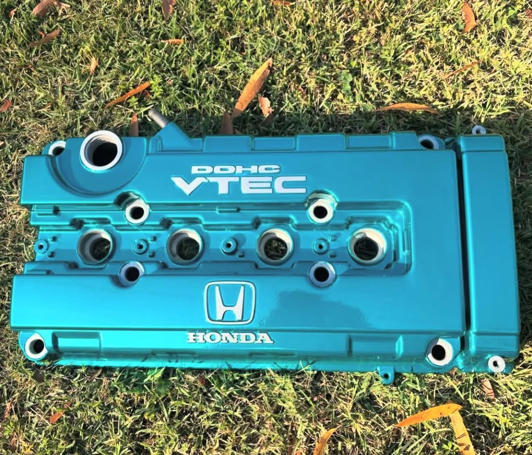 fb7ce4b3-5f35-4e34-9794-a245ac404777.jpeg Honda Bseries valve cover powder coated in Candy teal - Image 1
