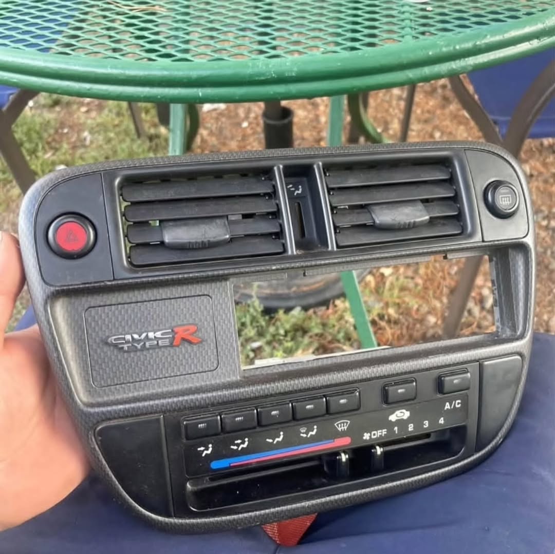 parts4civic-20250414-0012.jpg 96-98 Civic Type R climate control in pretty minty condition - Image 1