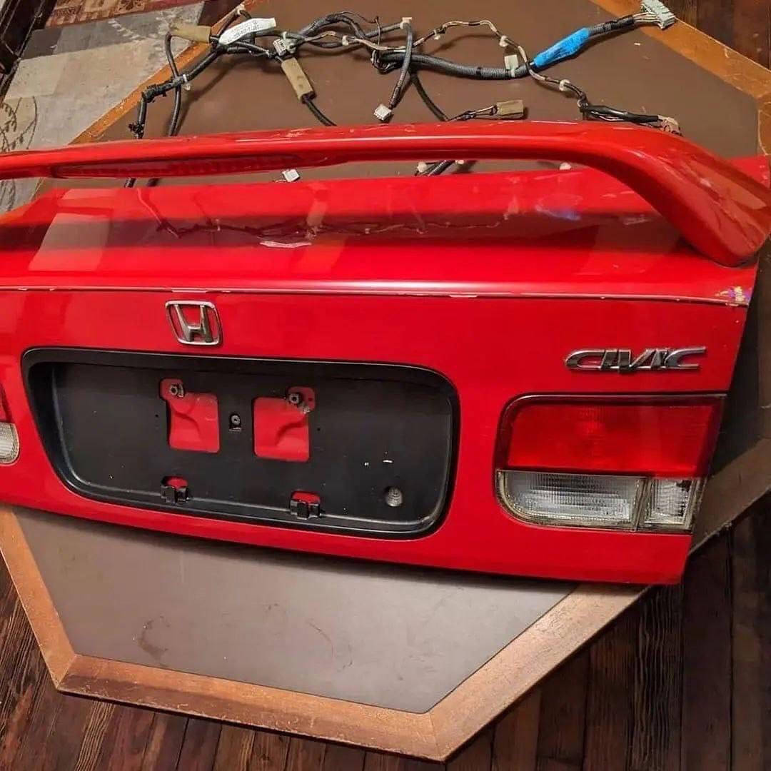 photo_5215564717123301561_y.jpg Fr sale ; 99-00 Honda Civic coupe trunk with OEM high spoiler - Image 1